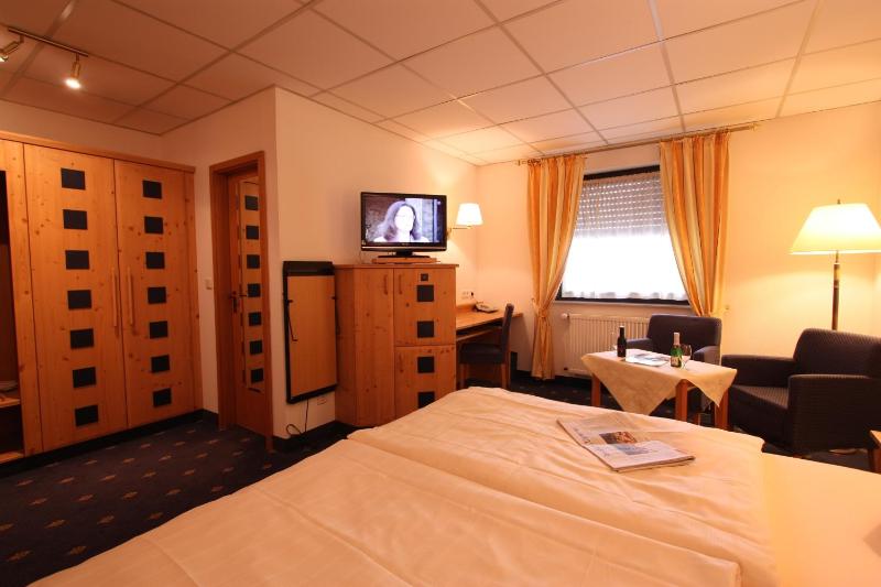 Double Room image 3