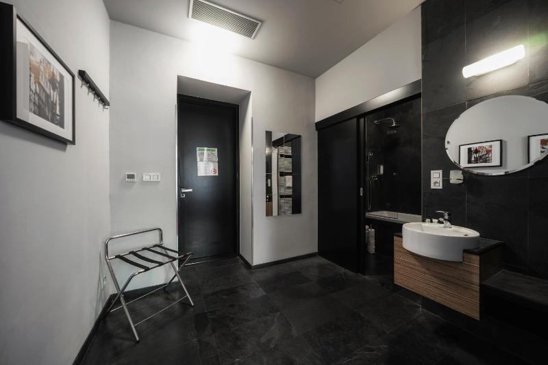 Standard Double or Twin Room image 4