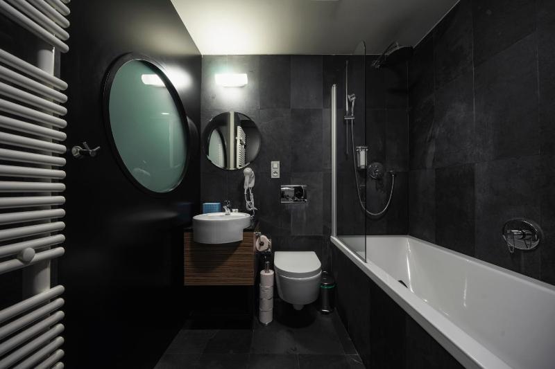 Superior Double or Twin Room image 4