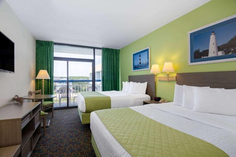 Standard Double Room with Two Double Beds with Street View - Non-Smoking image 3