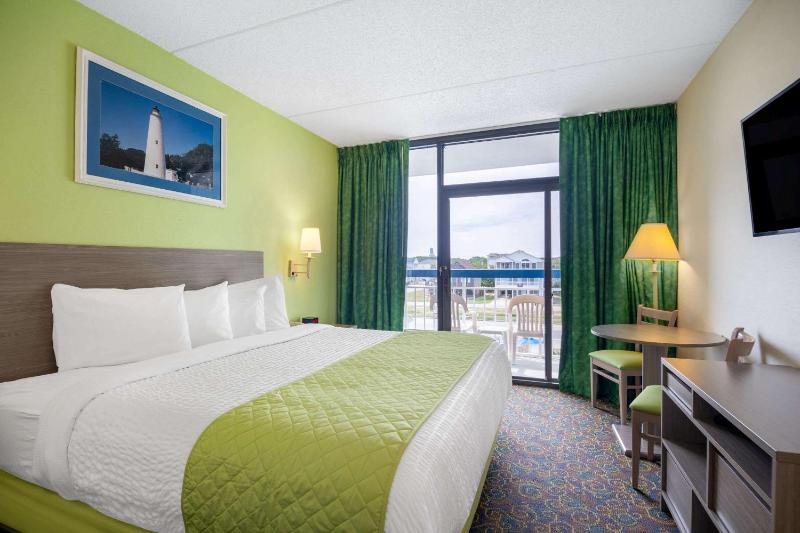 King Room with Pool View - Non-Smoking image 2