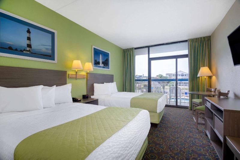 Standard Double Room with Two Double Beds with Pool View - Non-Smoking image 1