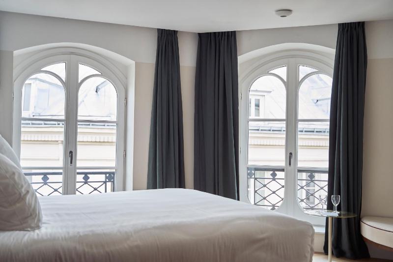 Double Room Superior with French Window image 3