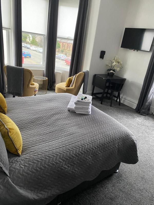 Large Double Room image 1