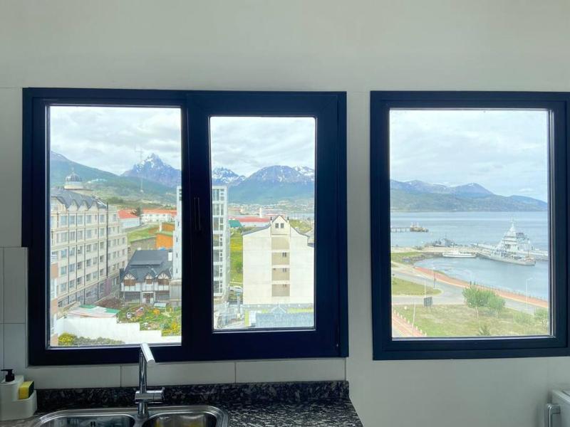 Entire apartment in the center top floor with view of the beagle - image 7