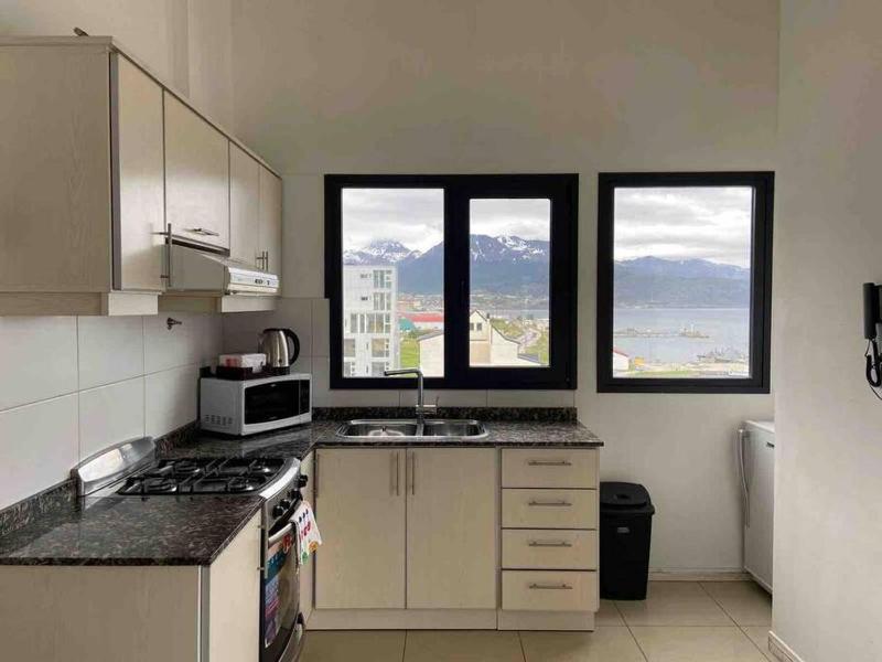 Entire apartment in the center top floor with view of the beagle - image 5