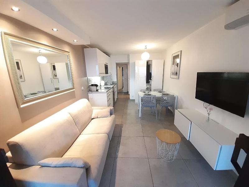 Apartment with Sea View image 3