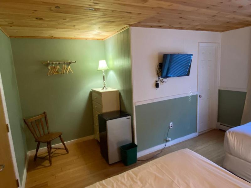 Classic Quadruple Room image 3