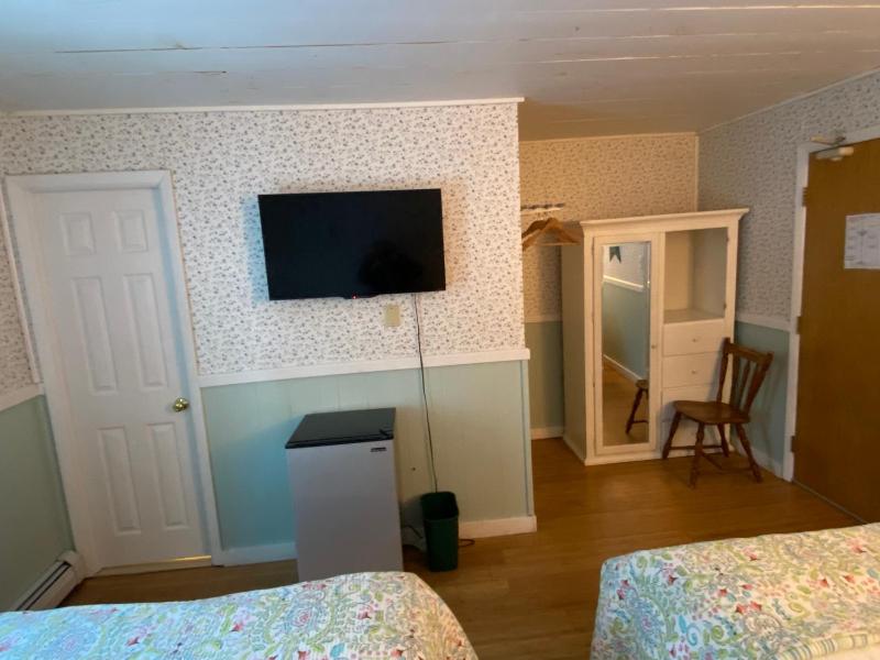 Classic Quadruple Room image 3
