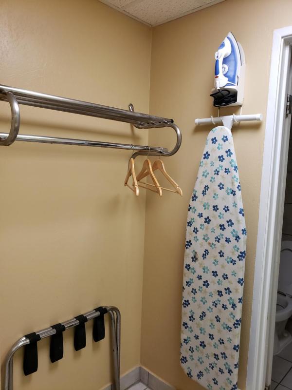 Extended Stay Deluxe Room with a King Bed - Non-Smoking image 4