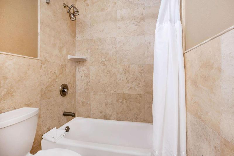 La Quinta Inn & Suites by Wyndham Seattle Downtown - image 5