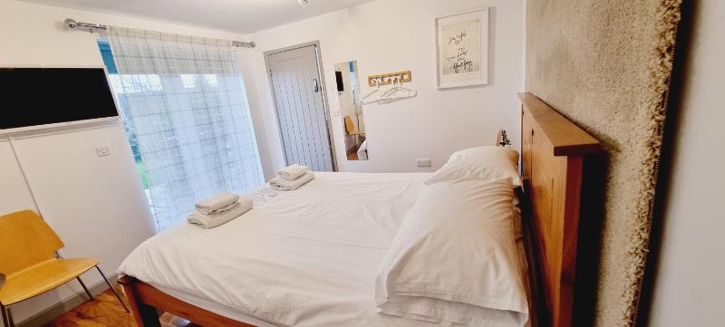 Deluxe Double Room image 4