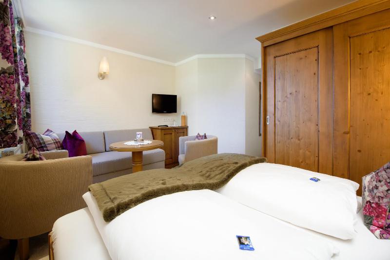 Family Room image 2