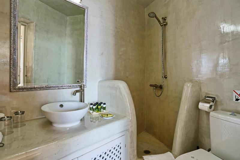 Honeymoon Cave Suite with Caldera View image 2