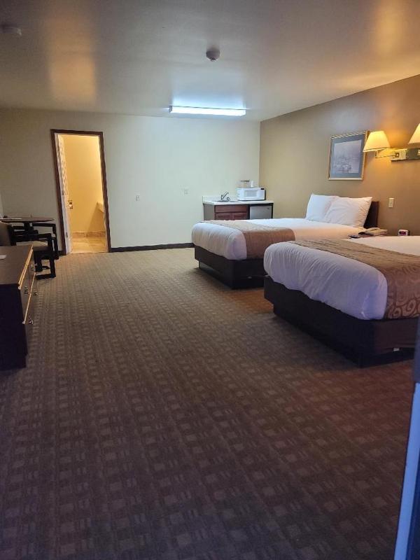 Junior suite 2 Queen beds image 2