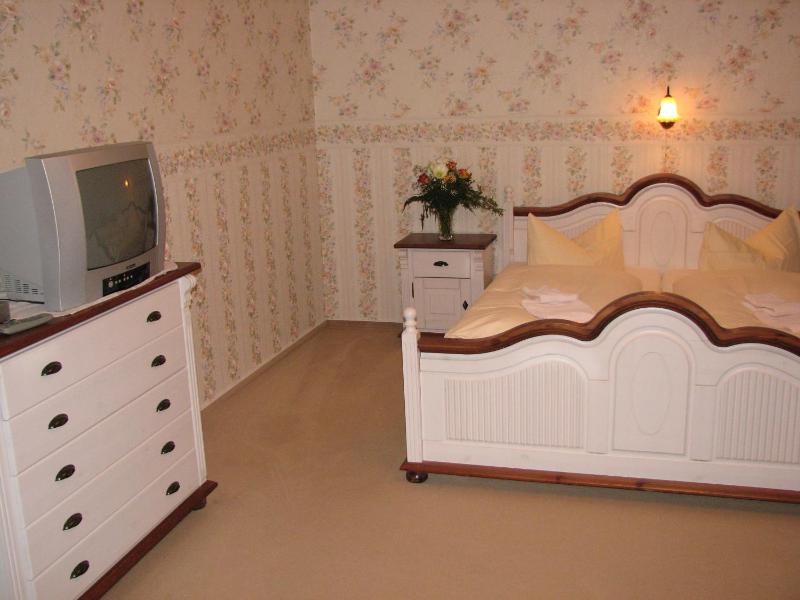 Double Room image 3