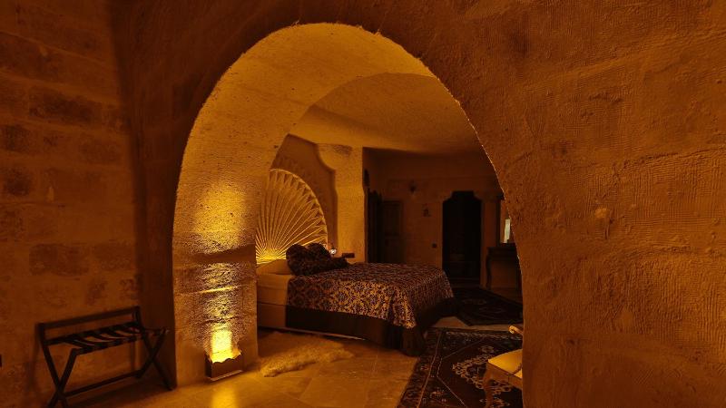 Superior Cave Suite  image 3