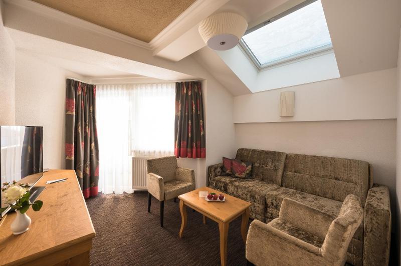Deluxe Suite with Balcony image 1
