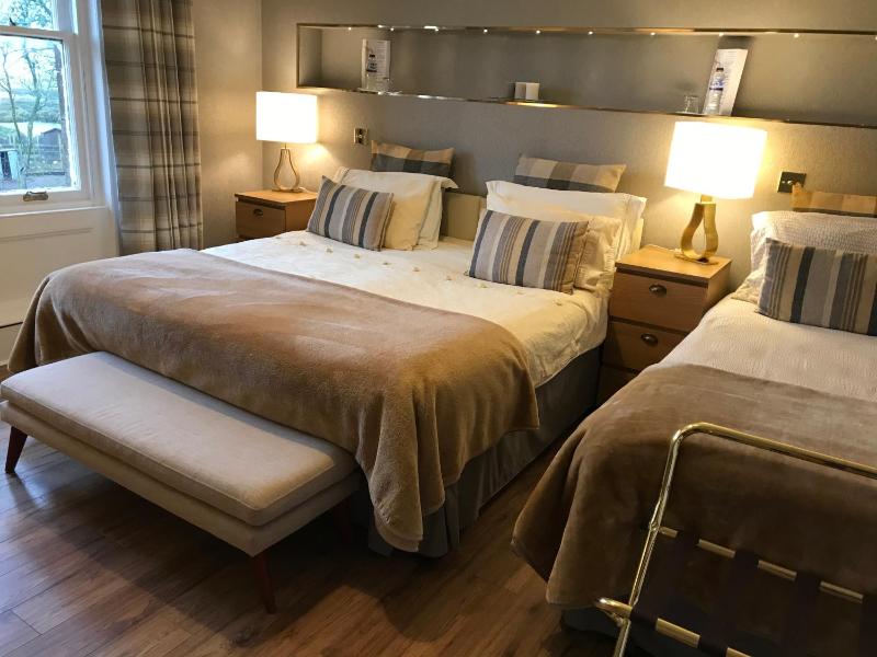 Deluxe Double or Twin Room with Sea View image 3