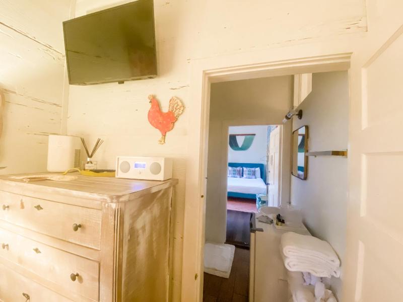 Room 4 image 3