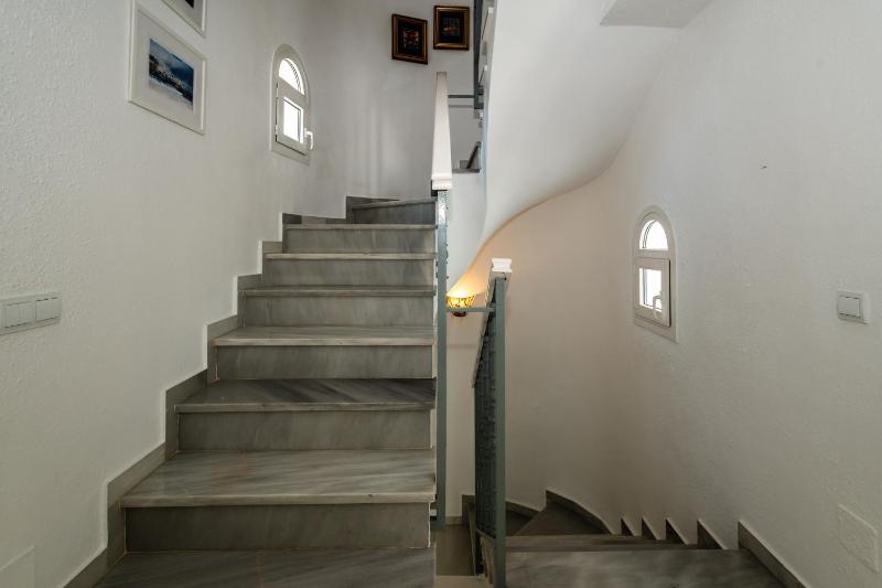 Los olivos villa with heated pool - image 24