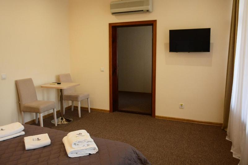 Double Room with Balcony image 3