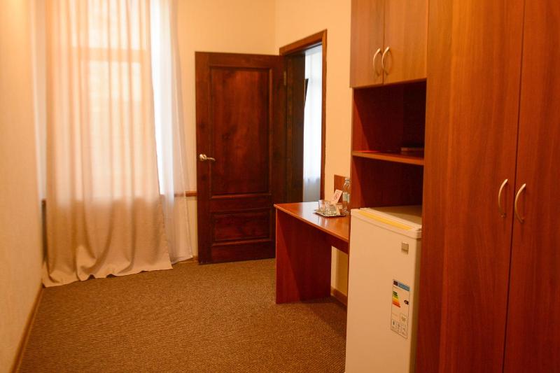 Double Room with Balcony image 4