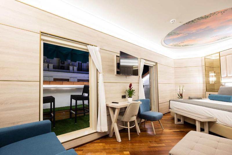Superior Double or Twin Room with Terrace image 3