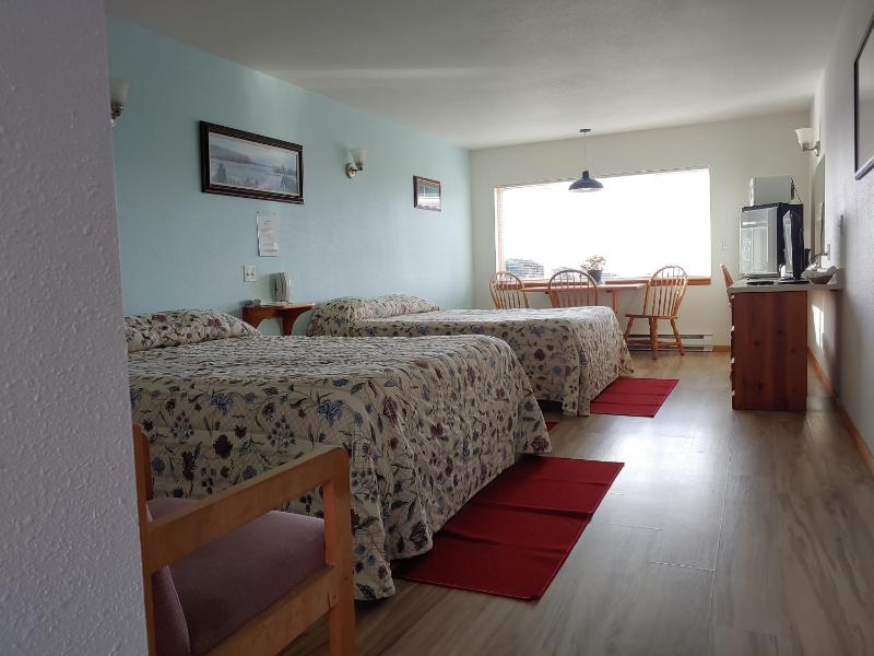 Superior Queen Room with Two Queen Beds image 3