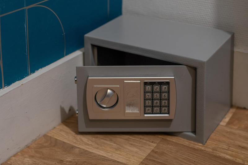 Three-Bedroom Apartment image 4