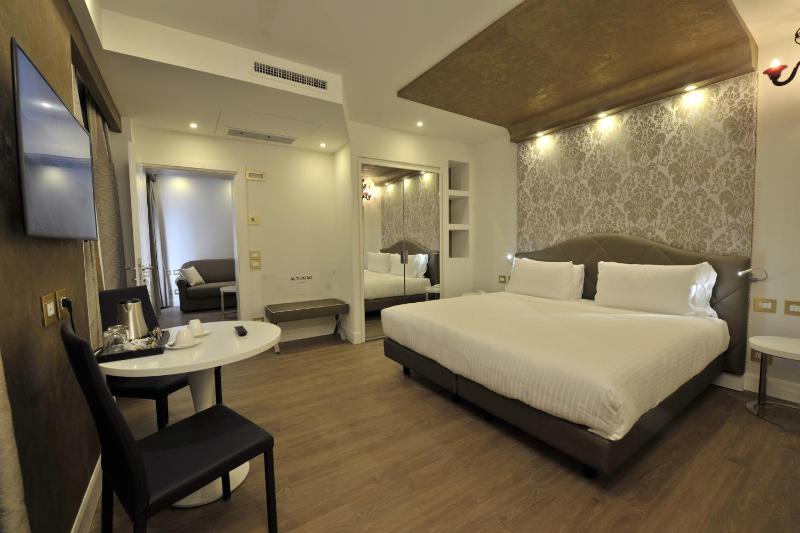 Deluxe Junior Suite image 4