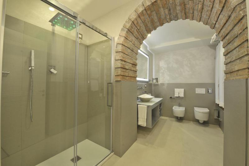 Deluxe Junior Suite image 3