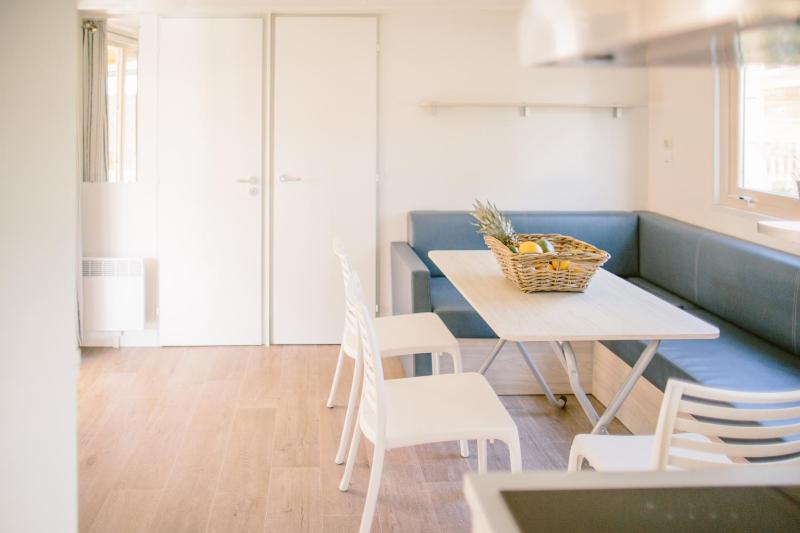 Mobile Home 6 Adults image 4