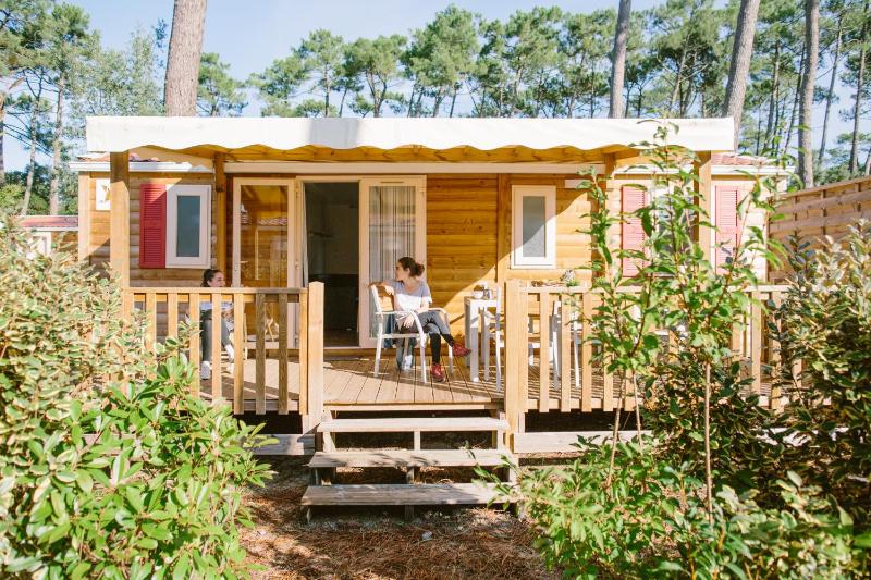 Mobile Home 6 Adults image 2