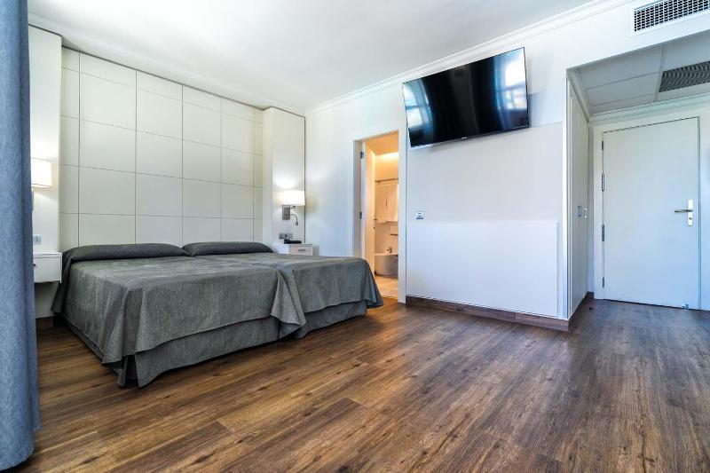 Standard Double or Twin Room (2 Adults) image 3