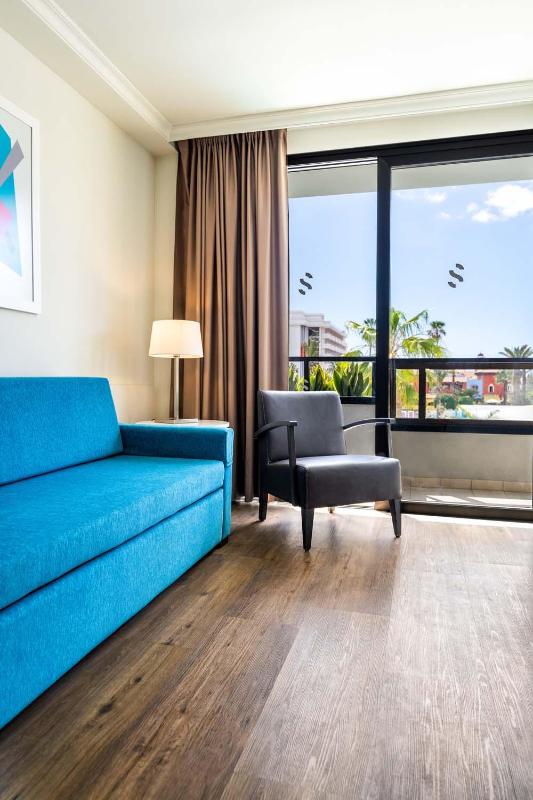 Double or Twin Room with Pool View (2 Adults + 1 Child) image 3