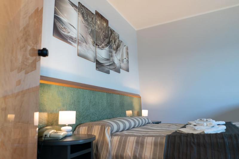 Double or Twin Room image 2