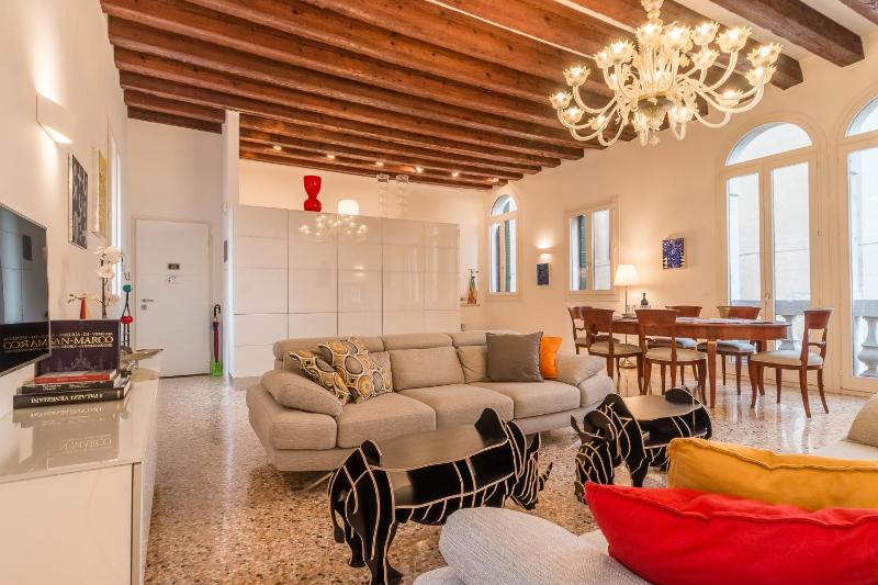 Gallery House Images