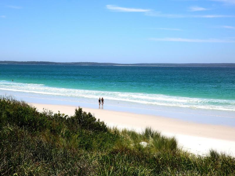 Sea and Sun Pet Friendly 4 Mins to Beach - image 10