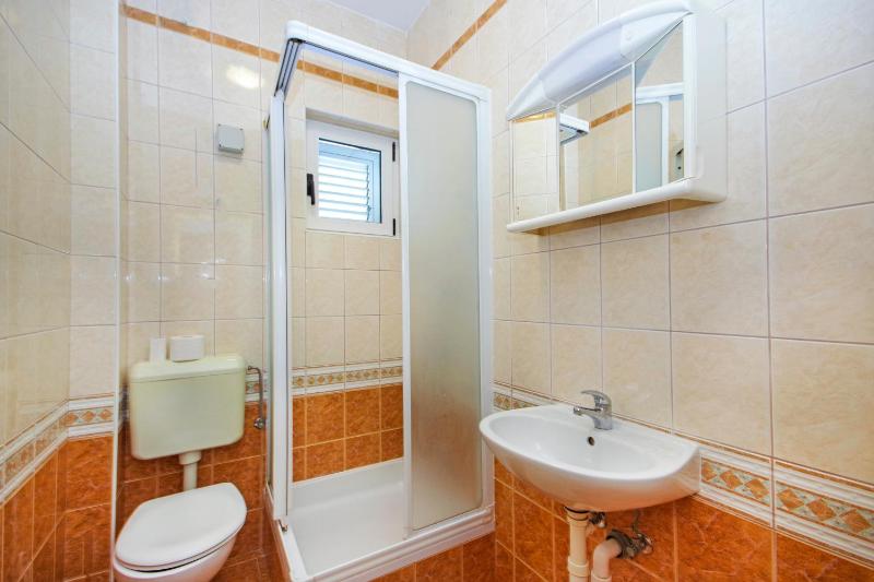 Apartments Makarska - image 12