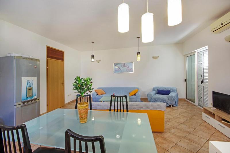 Apartments Makarska - image 10