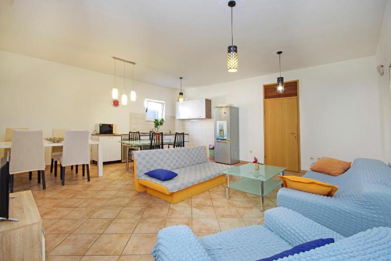 Apartments Makarska - image 17