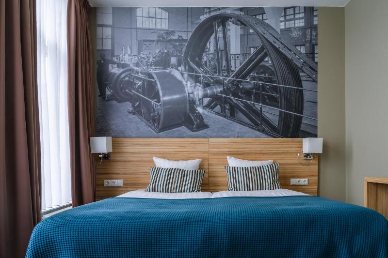 Standard Twin Room image 1