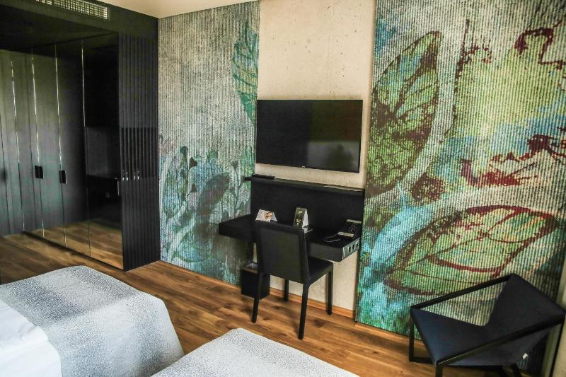 Family Room image 2