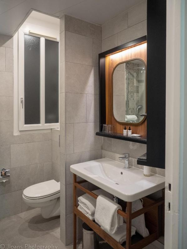 Superior Double Room with Access to Relaxation Area image 4