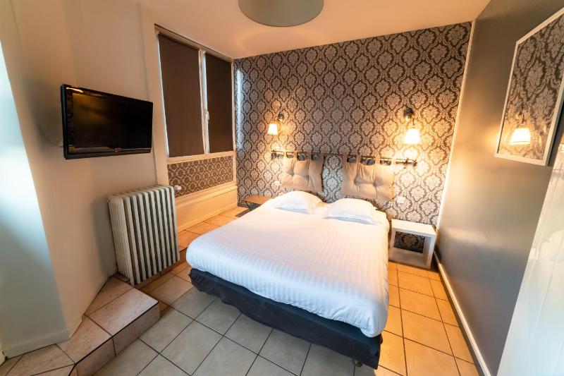 Superior Double or Twin Room image 4