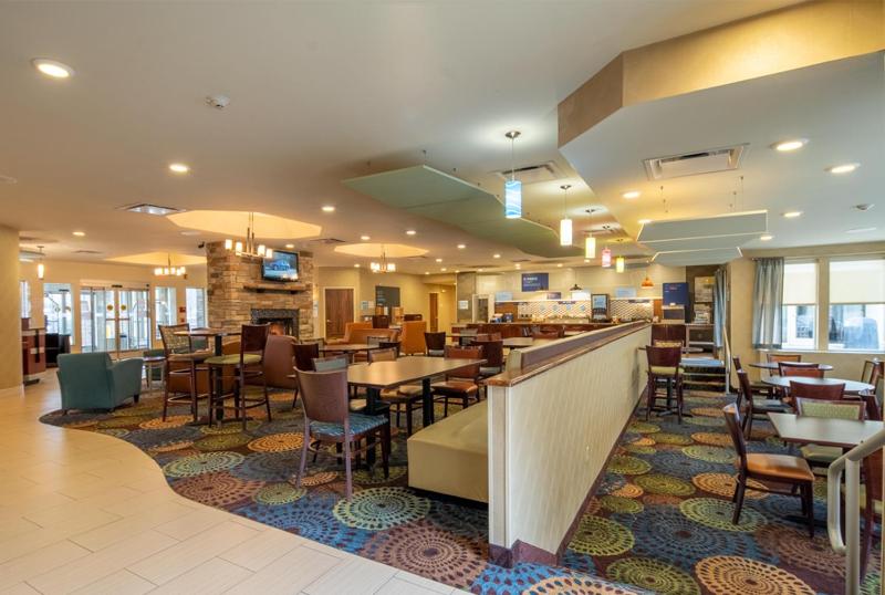 Holiday Inn Express Hotel & Suites Pittsburgh Airport By IHG - image 4