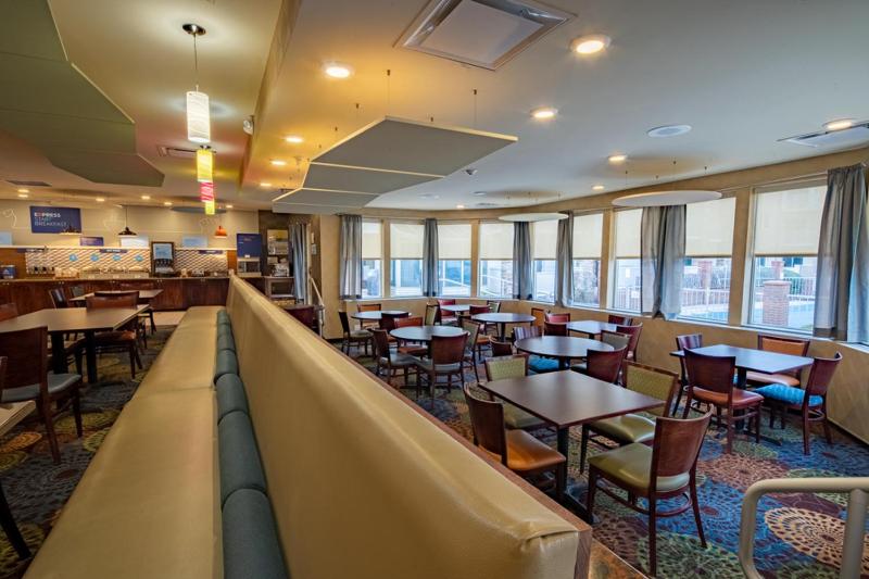 Holiday Inn Express Hotel & Suites Pittsburgh Airport By IHG - image 36