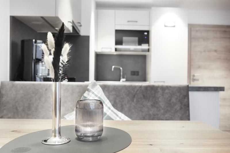 One-Bedroom Apartment image 4