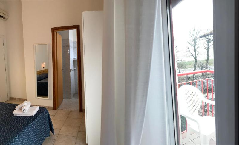 Triple Room image 4